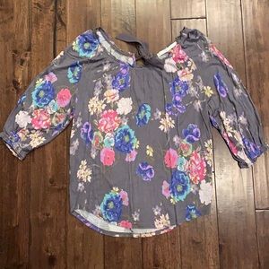 🌸Pretty floral blouse, size medium🌸